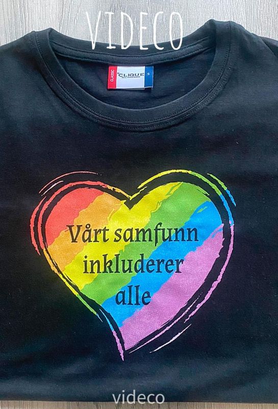 T-shirt, Vårt samfunn inkluderer alle