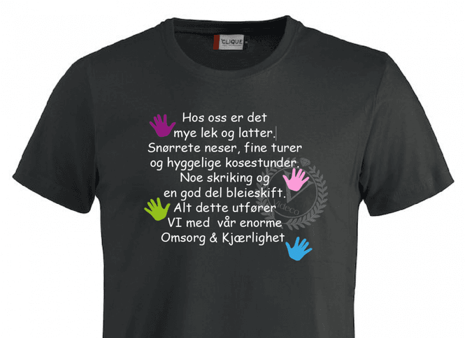 Hovedbilde T-shirt- Her hos oss...