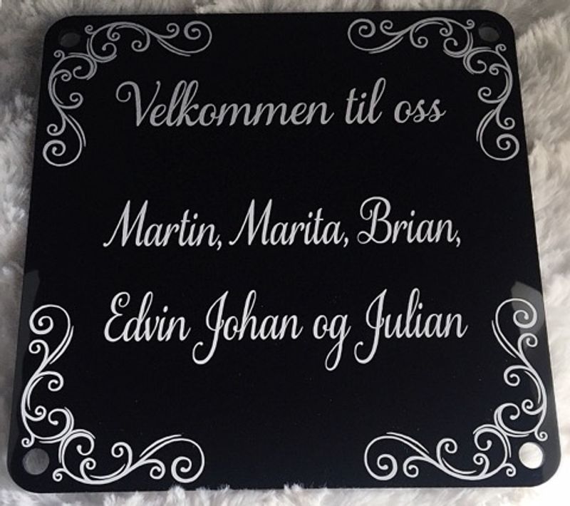 Dørskilt m/hjørnebord- 20x20-sort 