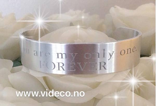Armbånd- gravert med egen tekst